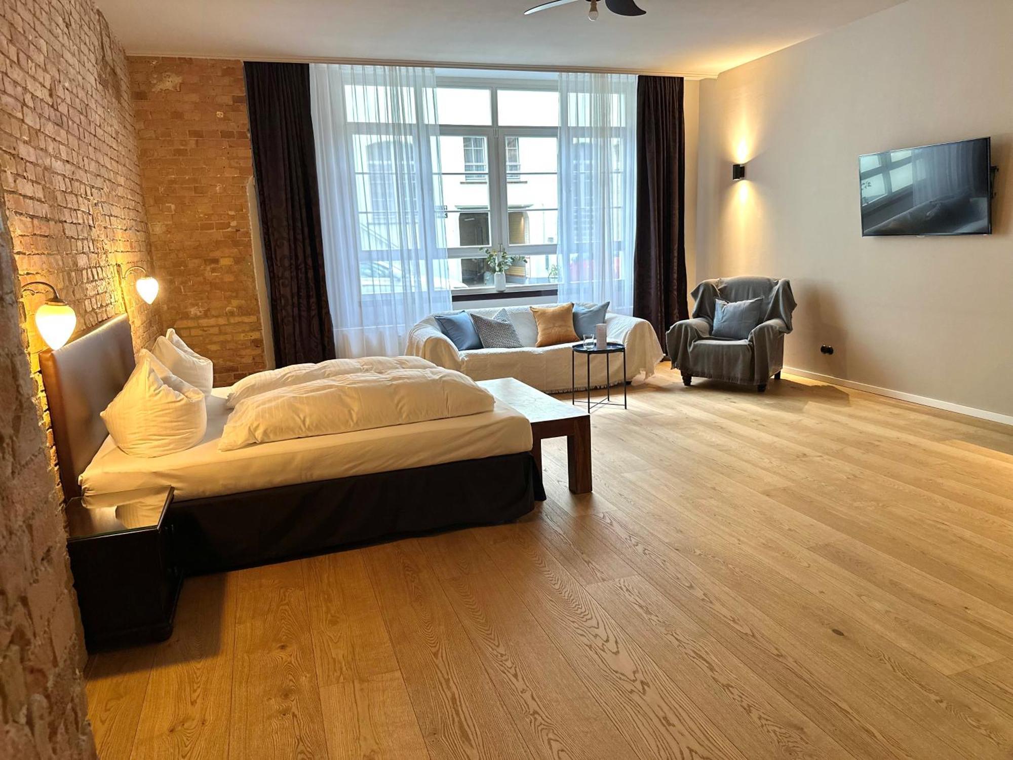 Hotel Cinderella.Kreuzberg Berlino Esterno foto