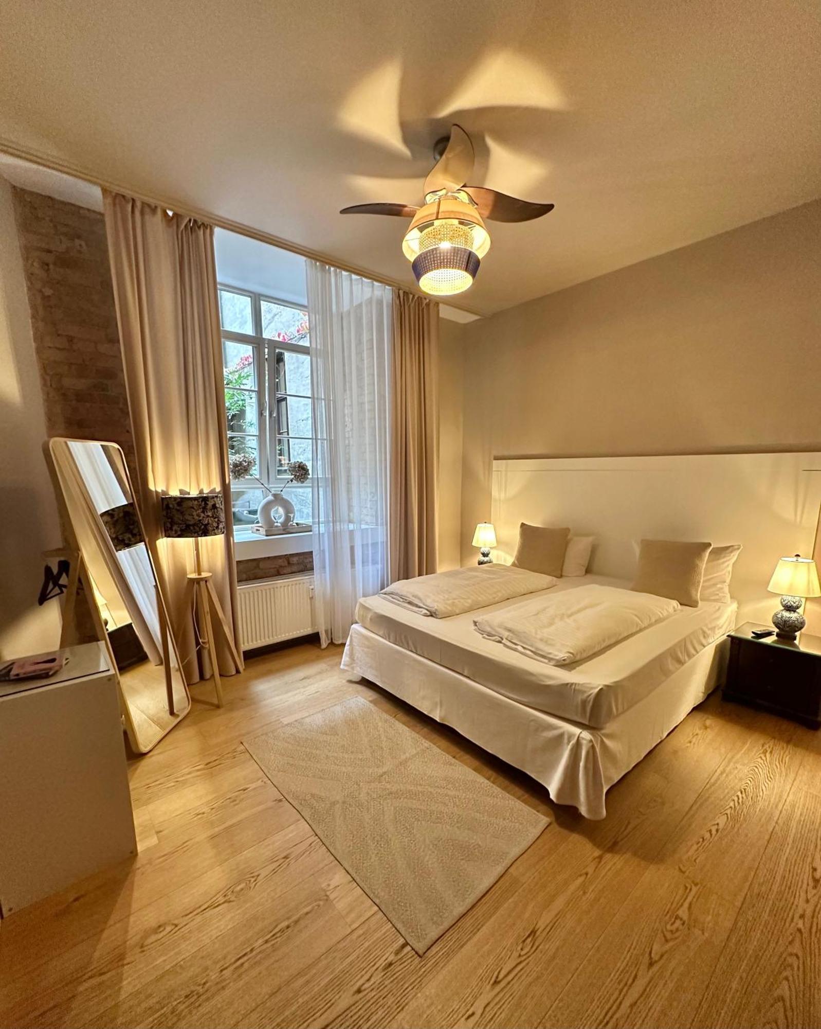 Hotel Cinderella.Kreuzberg Berlino Esterno foto